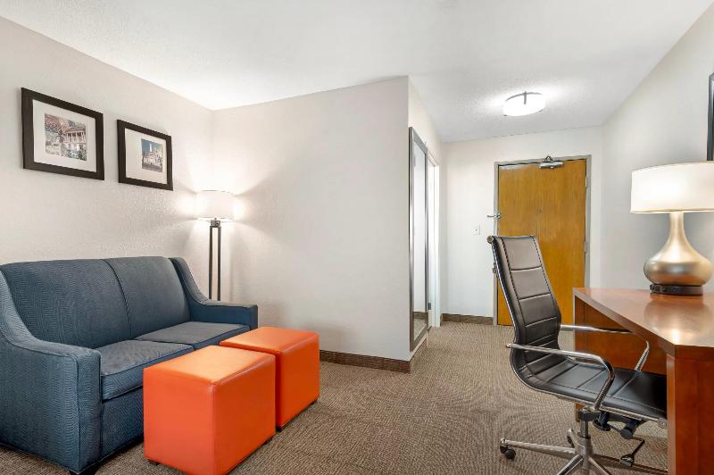 Comfort Inn & Suites North Greenfield image