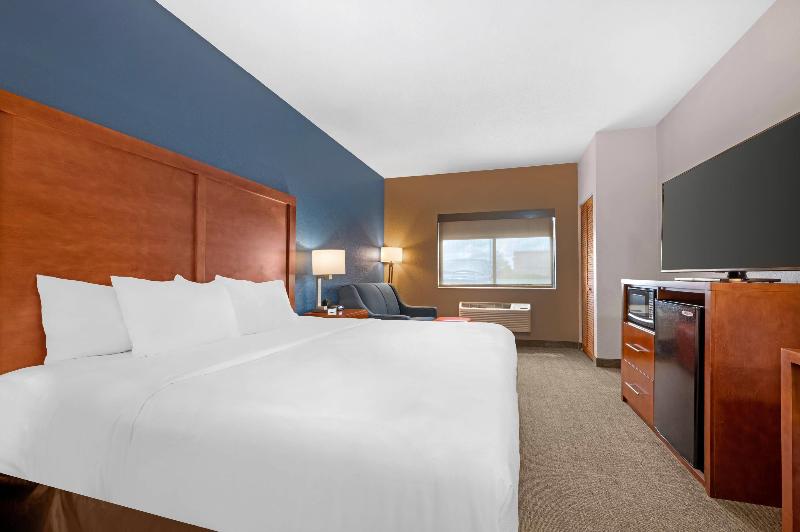 Comfort Inn & Suites North Greenfield image