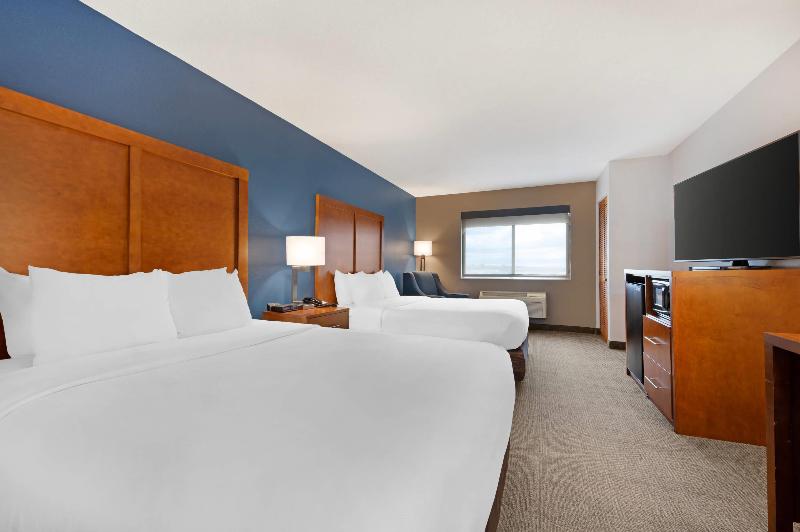 Comfort Inn & Suites North Greenfield image