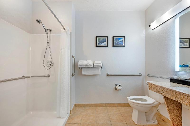 Comfort Inn & Suites North Greenfield image