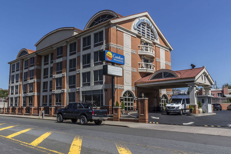 Comfort Inn AND Suites Airport