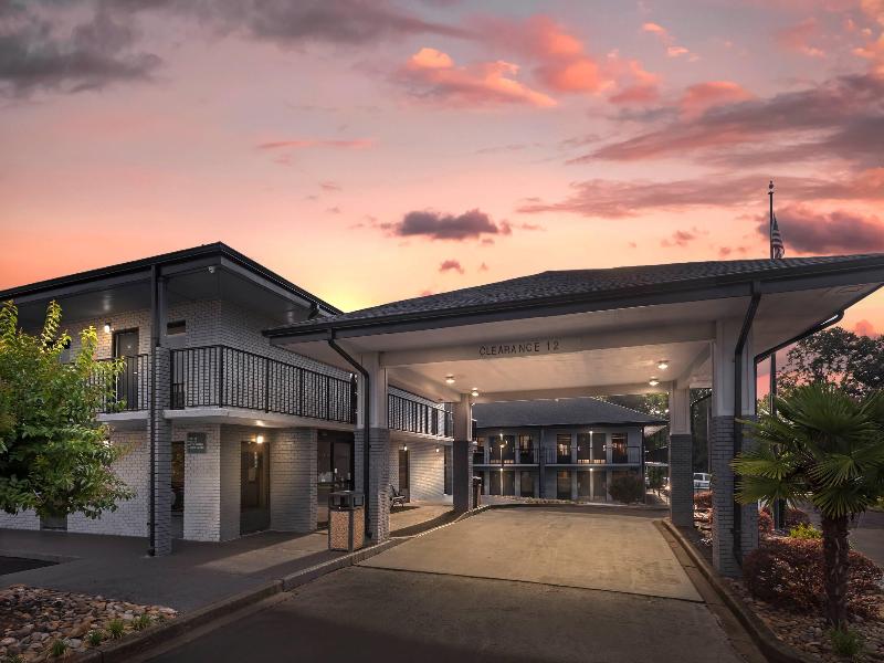Quality Inn Clinton - Laurens I-26