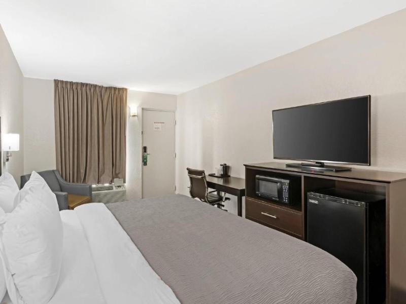 1 King Bed, Smoking