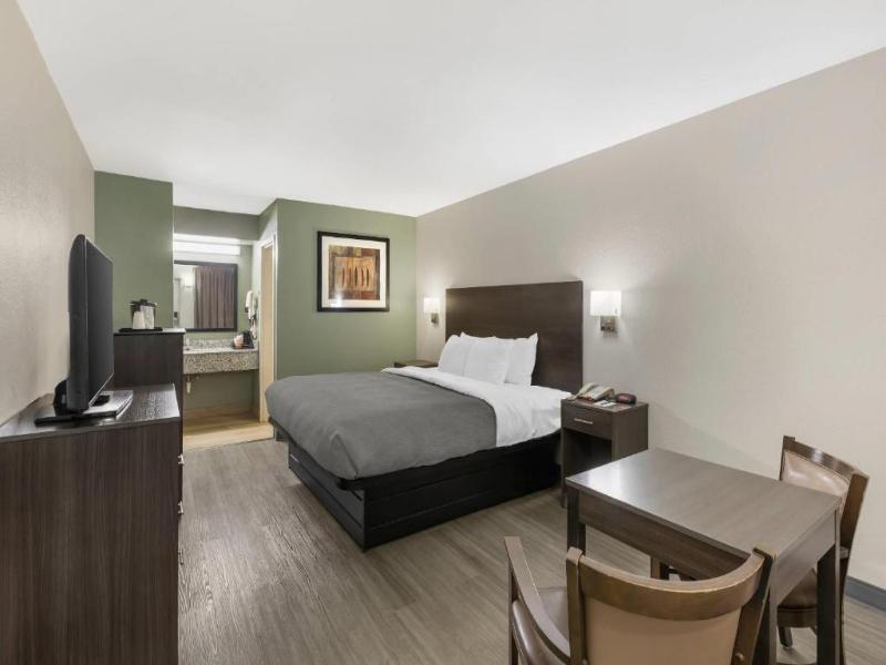 1 King Bed, Nonsmoking