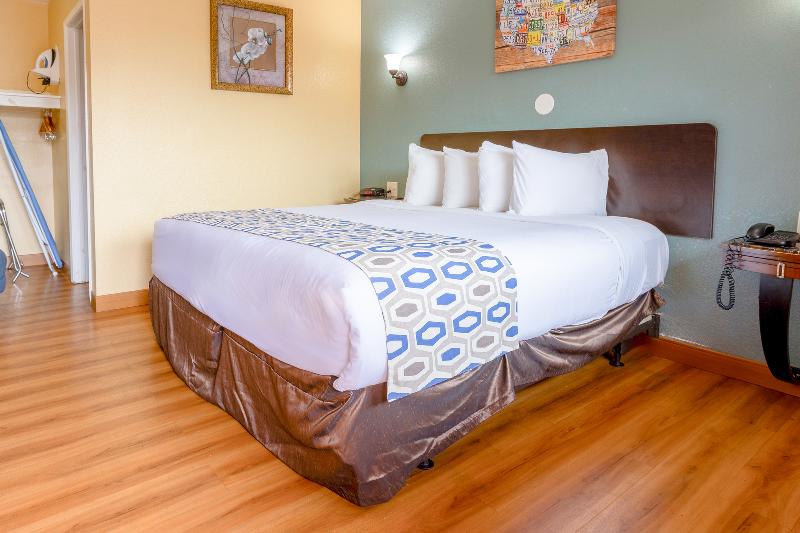 Hotel Avenida - Oceanside Camp Pendleton 5