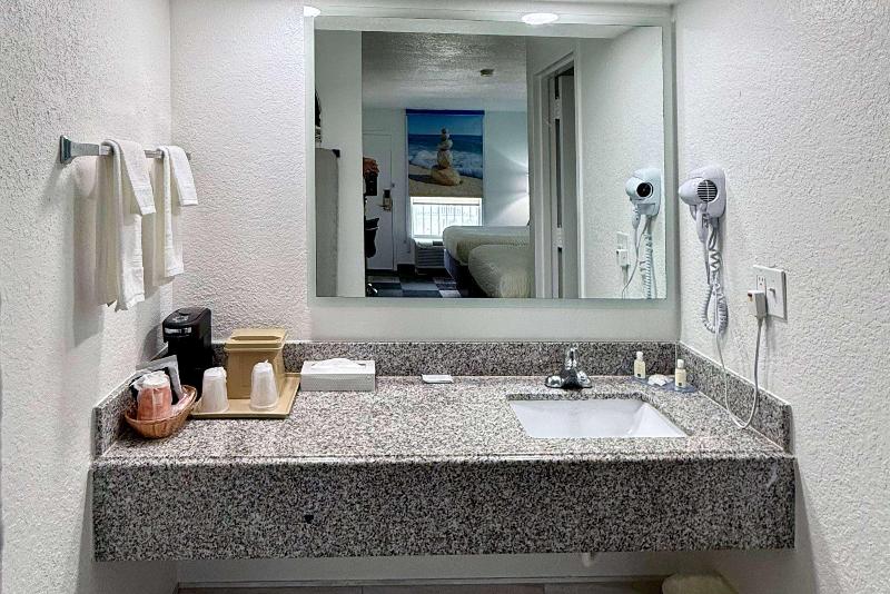 Days Inn By Wyndham Eglin Afb image