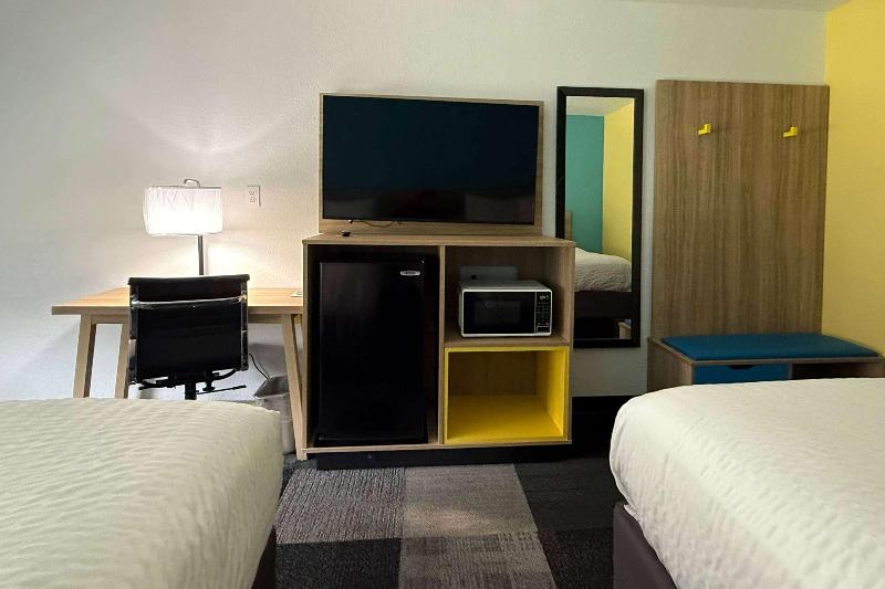 Days Inn By Wyndham Eglin Afb image