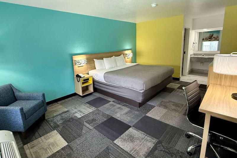 Days Inn By Wyndham Eglin Afb image
