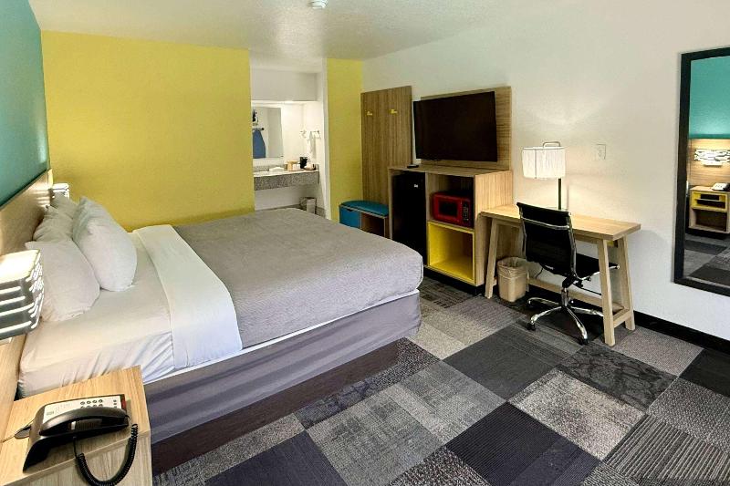 Days Inn By Wyndham Eglin Afb image