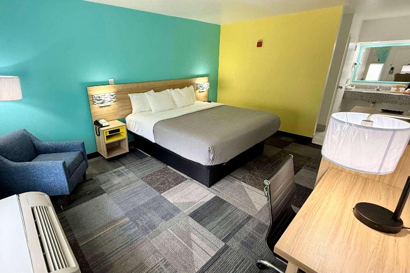Days Inn By Wyndham Eglin Afb image