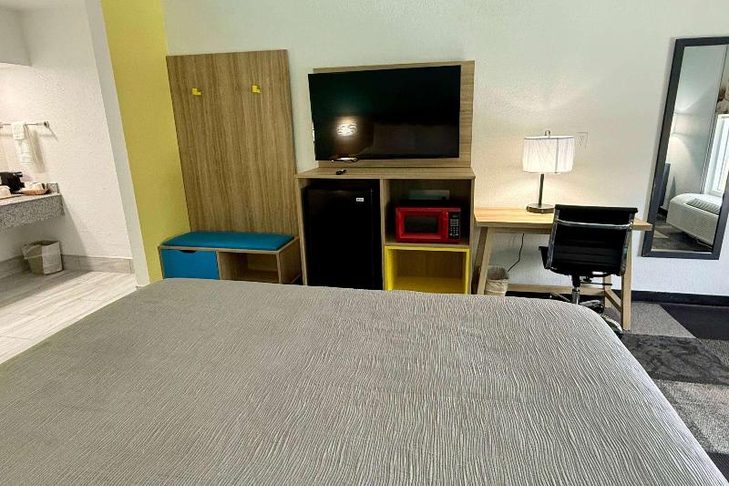 Days Inn By Wyndham Eglin Afb image