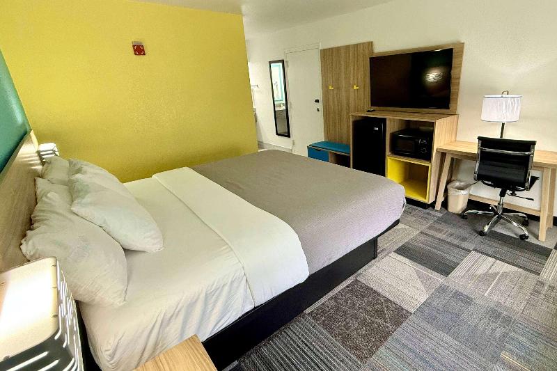 Days Inn By Wyndham Eglin Afb image