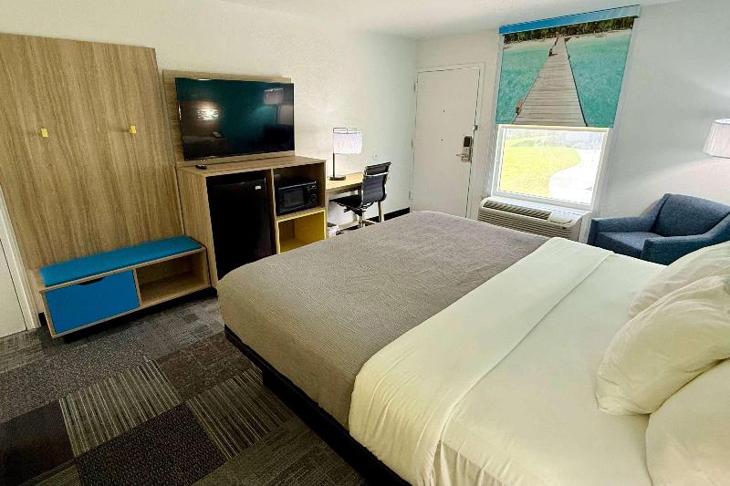 Days Inn By Wyndham Eglin Afb image