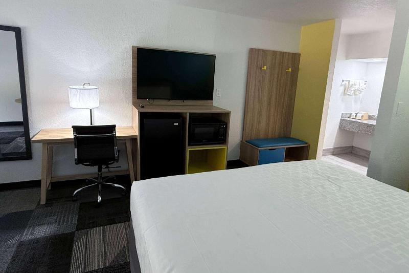 Days Inn By Wyndham Eglin Afb image