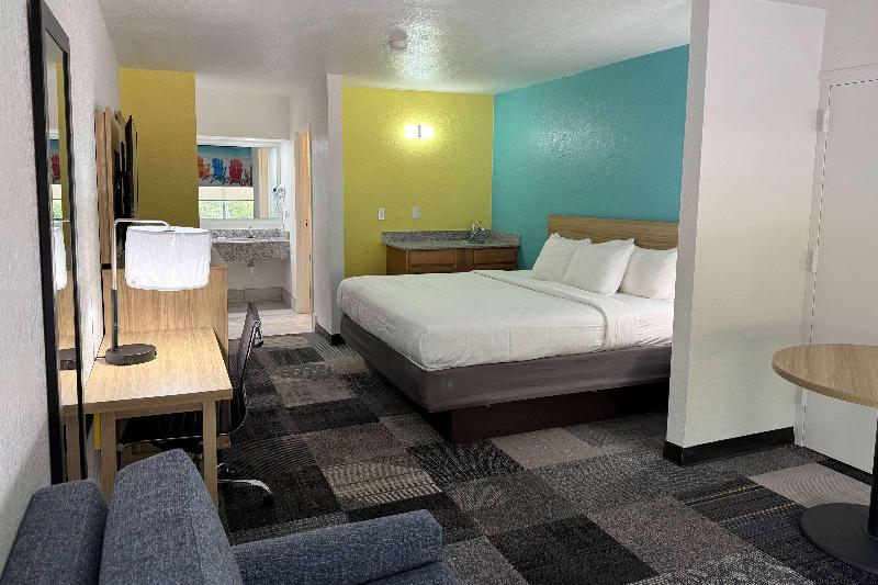 Days Inn By Wyndham Eglin Afb image