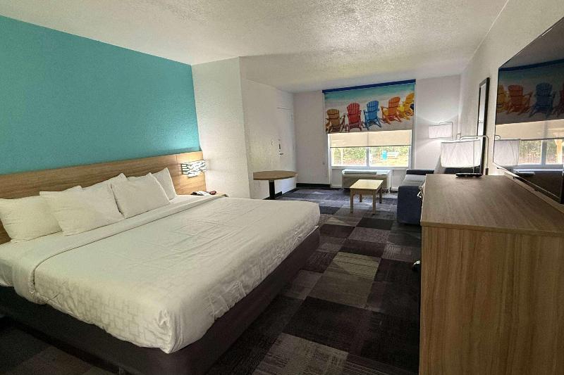 Days Inn By Wyndham Eglin Afb image