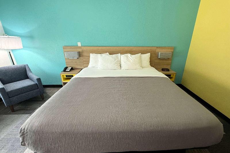 Days Inn By Wyndham Eglin Afb image