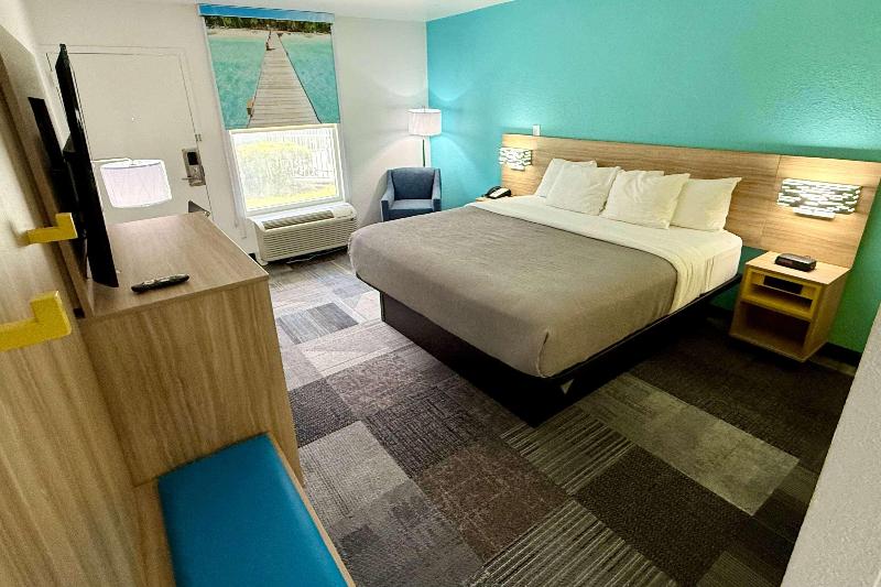 Days Inn By Wyndham Eglin Afb image