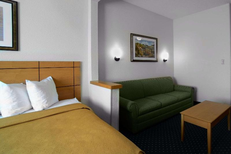 Quality Inn&Suites Springfield Southwest Near I-72 image