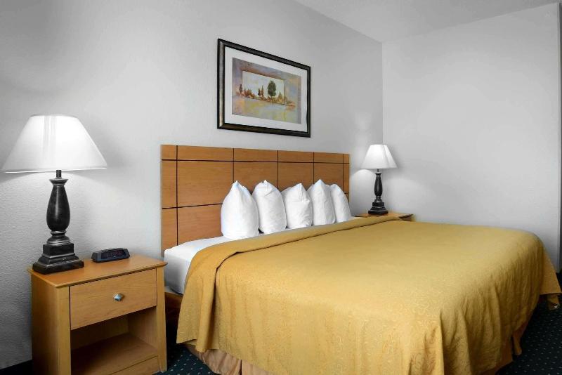 Quality Inn&Suites Springfield Southwest Near I-72 image