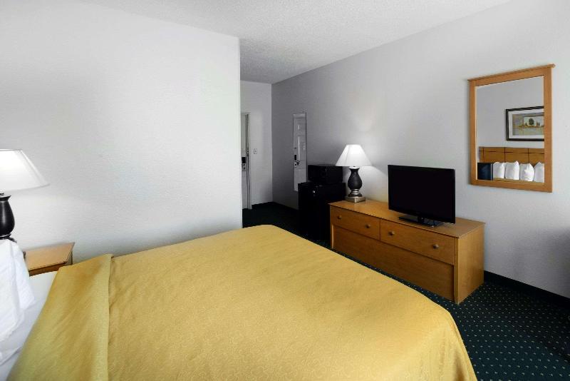 Quality Inn&Suites Springfield Southwest Near I-72 image