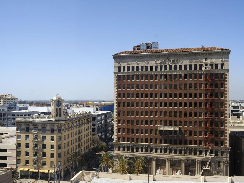 Marriott Long Beach Downtown image