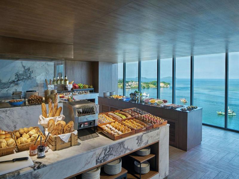 Le Meridien Kota Kinabalu image