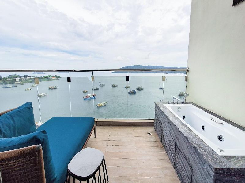 Le Meridien Kota Kinabalu image