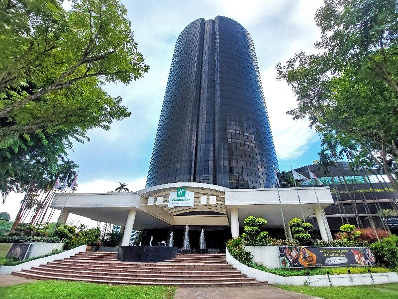 Stay in style at Holiday Inn Singapore Atrium