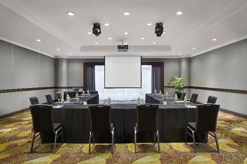 Stay in style at Holiday Inn Singapore Atrium