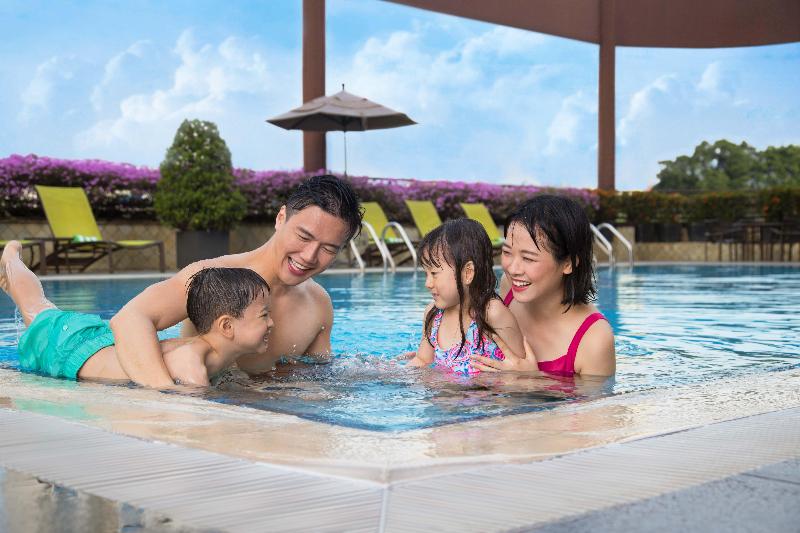 Stay in style at Holiday Inn Singapore Atrium