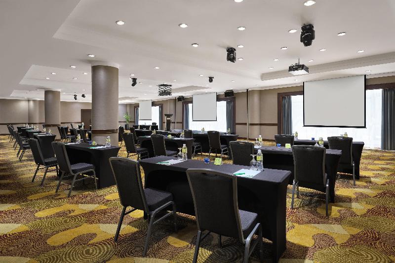 Stay in style at Holiday Inn Singapore Atrium