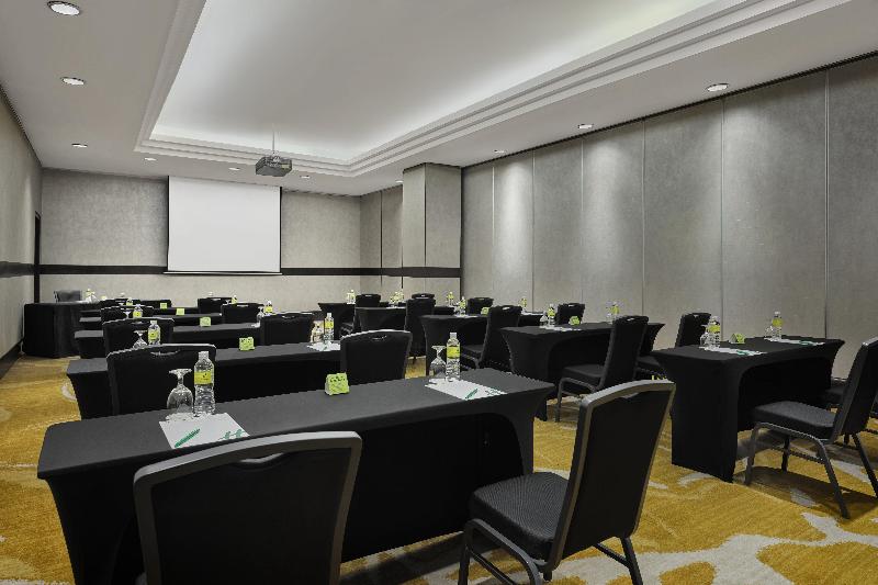 Stay in style at Holiday Inn Singapore Atrium
