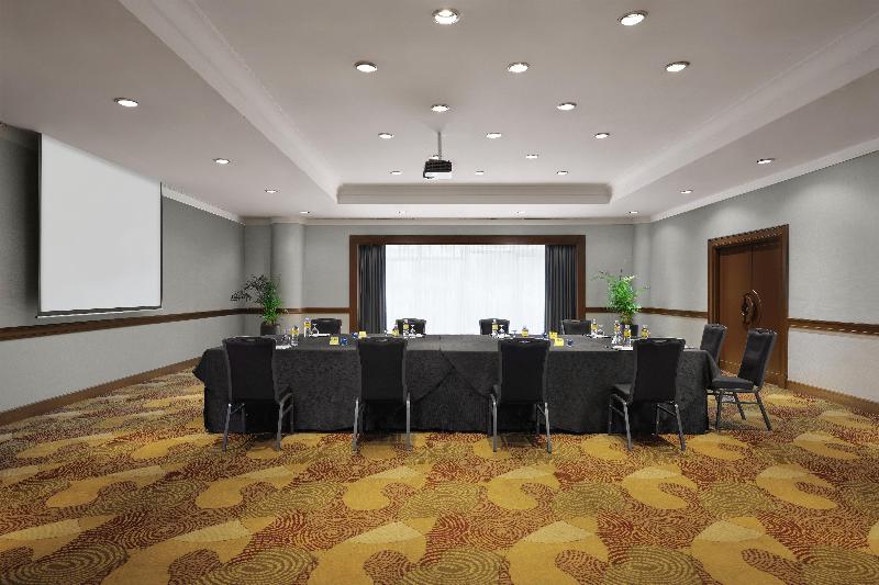 Stay in style at Holiday Inn Singapore Atrium