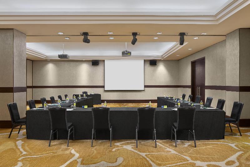 Stay in style at Holiday Inn Singapore Atrium