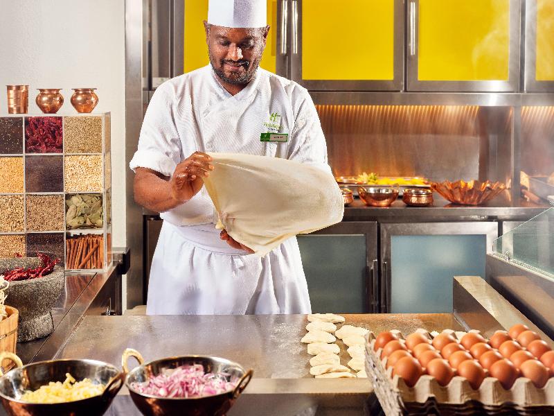 Stay in style at Holiday Inn Singapore Atrium