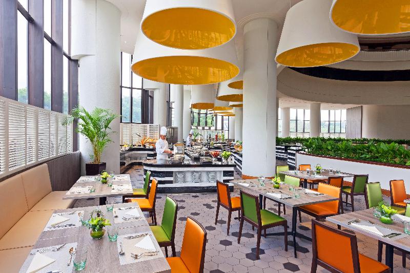 Stay in style at Holiday Inn Singapore Atrium