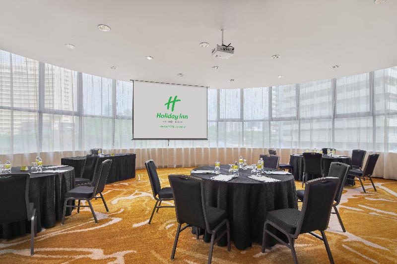 Stay in style at Holiday Inn Singapore Atrium