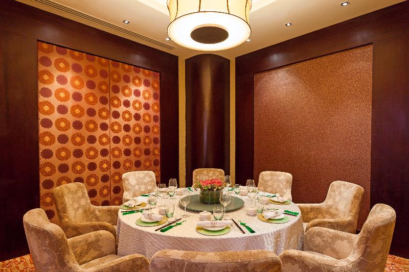 Stay in style at Holiday Inn Singapore Atrium