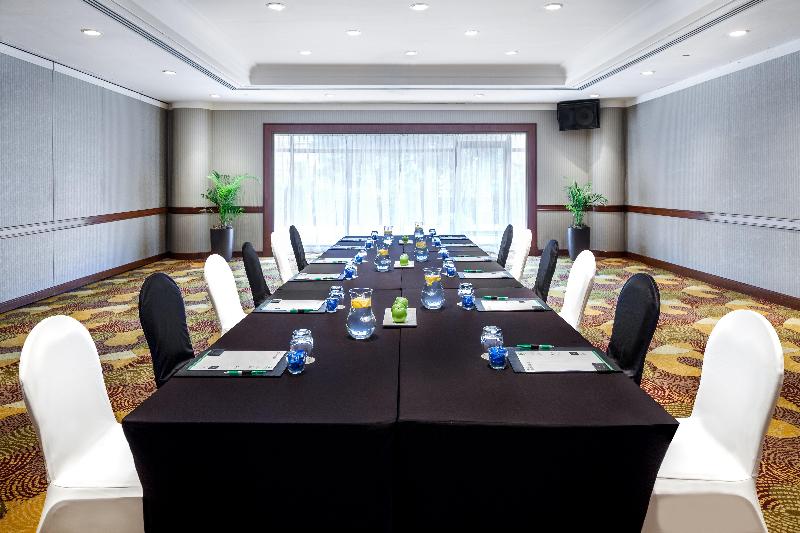 Stay in style at Holiday Inn Singapore Atrium