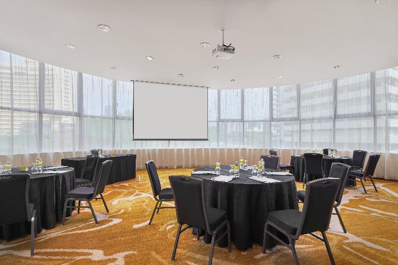 Stay in style at Holiday Inn Singapore Atrium