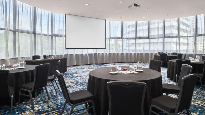 Stay in style at Holiday Inn Singapore Atrium