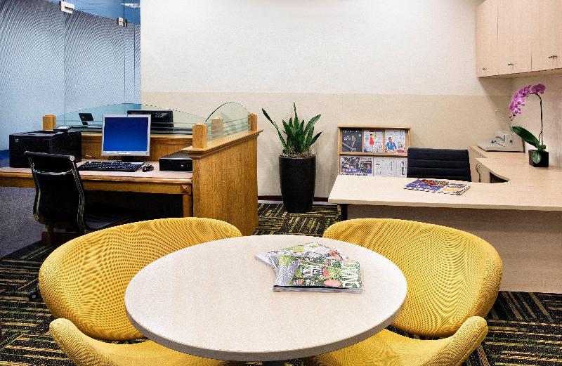 Stay in style at Holiday Inn Singapore Atrium