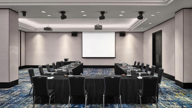 Stay in style at Holiday Inn Singapore Atrium