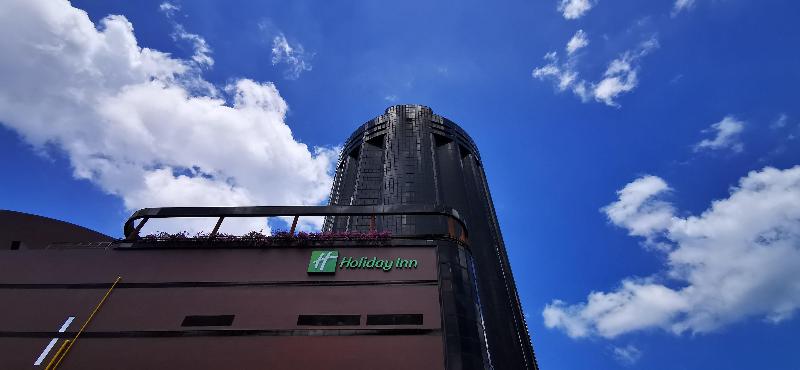 Stay in style at Holiday Inn Singapore Atrium