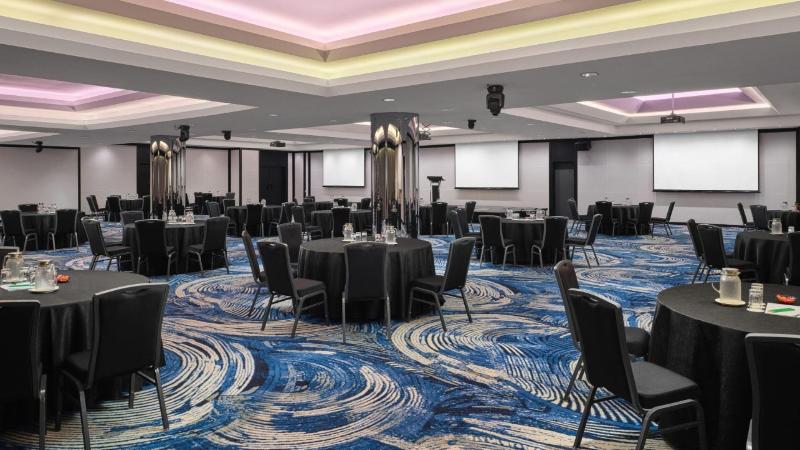 Stay in style at Holiday Inn Singapore Atrium