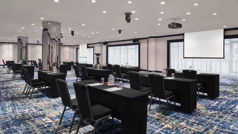 Stay in style at Holiday Inn Singapore Atrium
