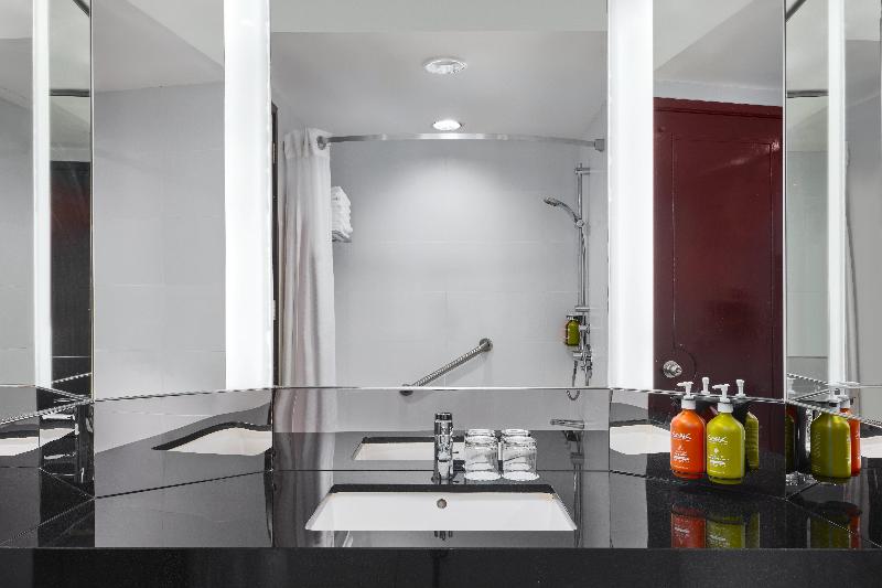 Stay in style at Holiday Inn Singapore Atrium