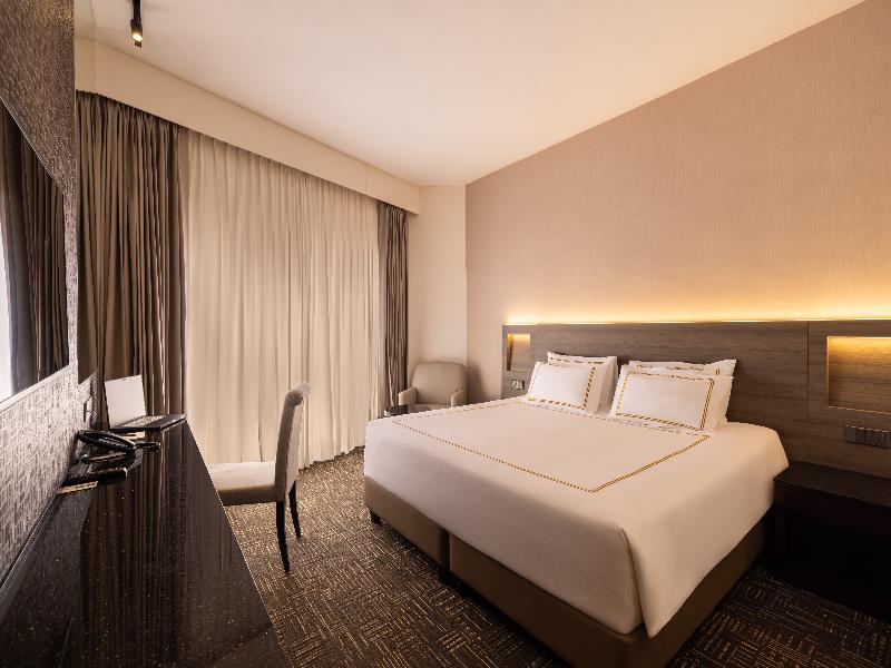 Hotel Royal Queens image
