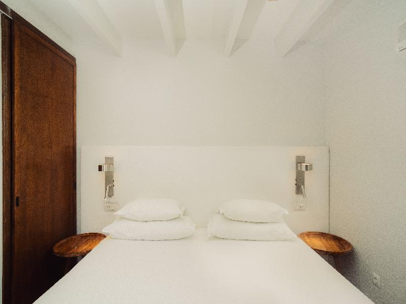 Topázio Vibe Beach Hotel & Apartments image